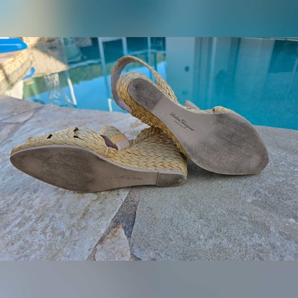 Salvatore Ferragamo Woven Neutral Wedge Sandals Made In Italy- SZ 8B - Picture 14 of 14